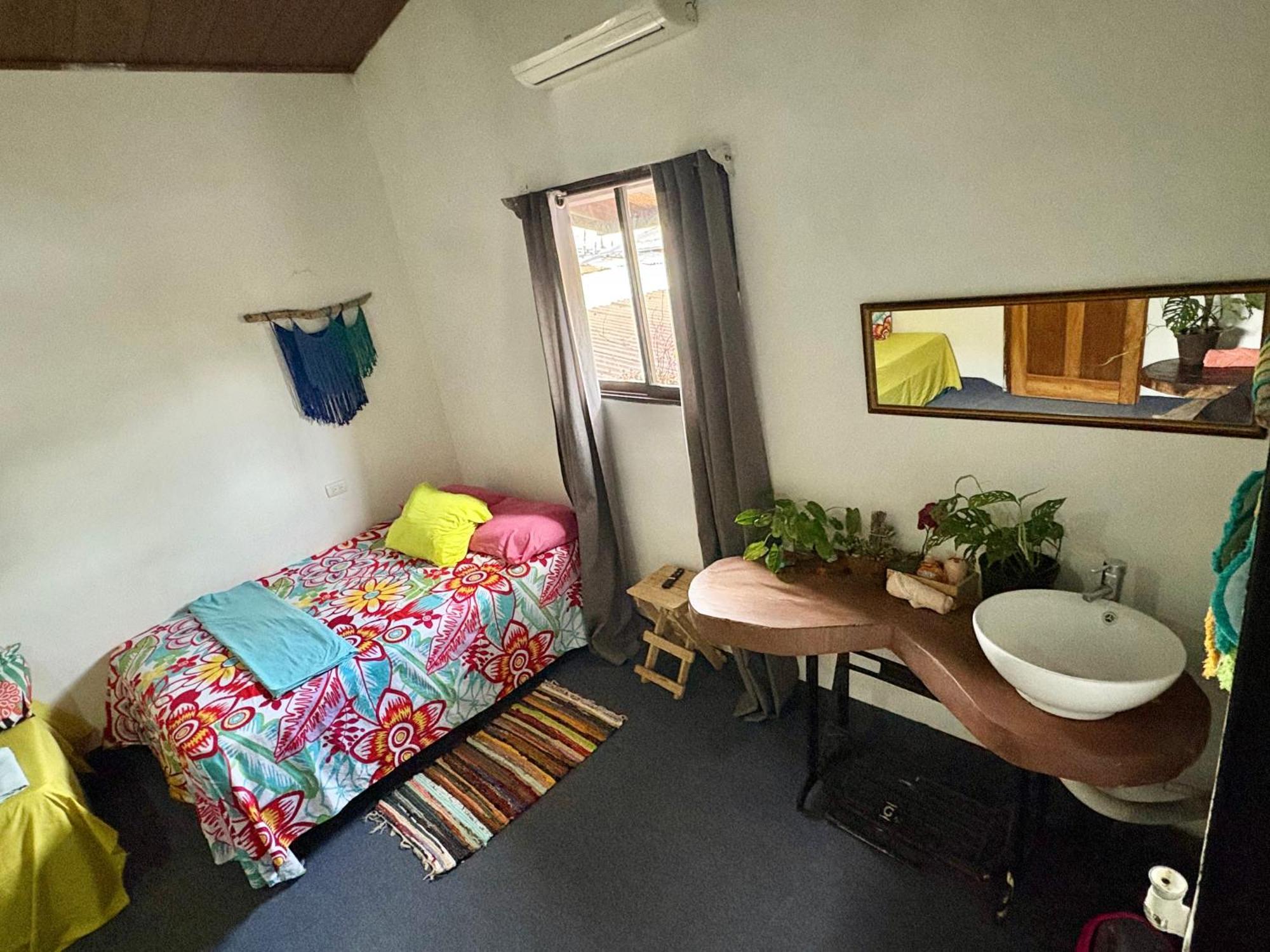 Cheap Hostel Quepos Ngoại thất bức ảnh